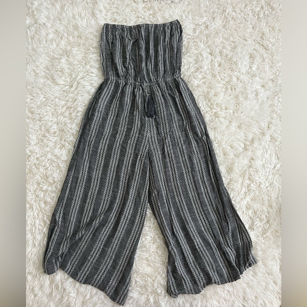 Elan Grey and White Sleeveless Jumpsuit
